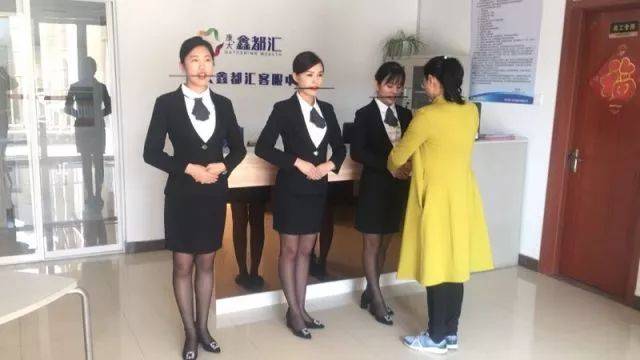 物業(yè)鑫都匯項目隆重舉行服務(wù)禮儀提升月活動，專業(yè)攝影攝像助力服務(wù)形象升級